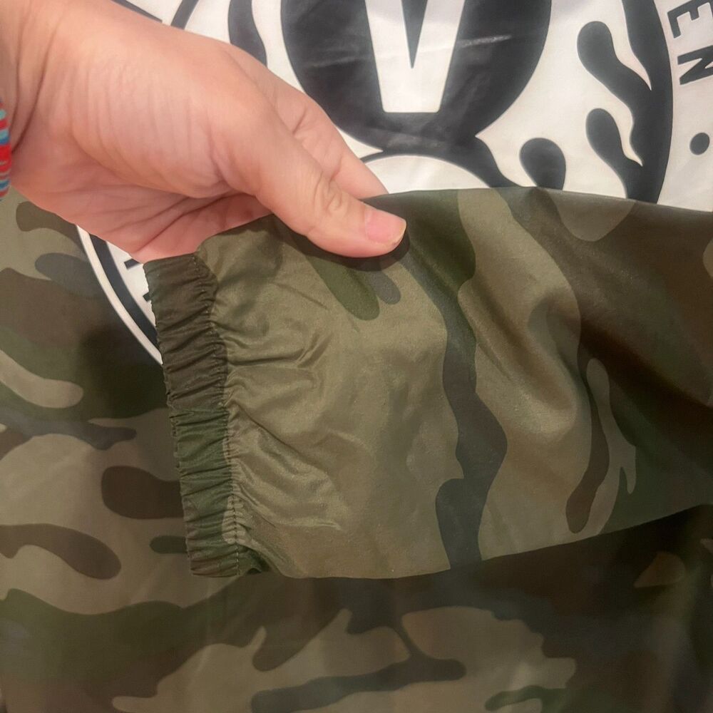 Violent Gentlemen Hockey Club (VGHC) Camo Windbreaker - Size Medium - Picture 7 of 12